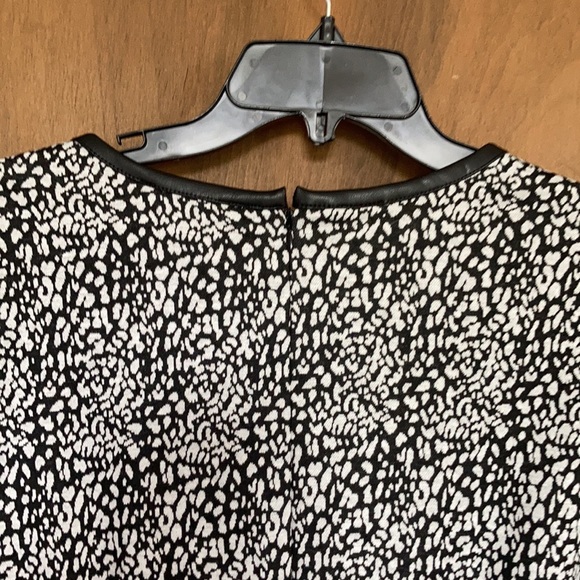 Nine West dress faux leather neckline abstract animal print like 12 - Picture 9 of 16